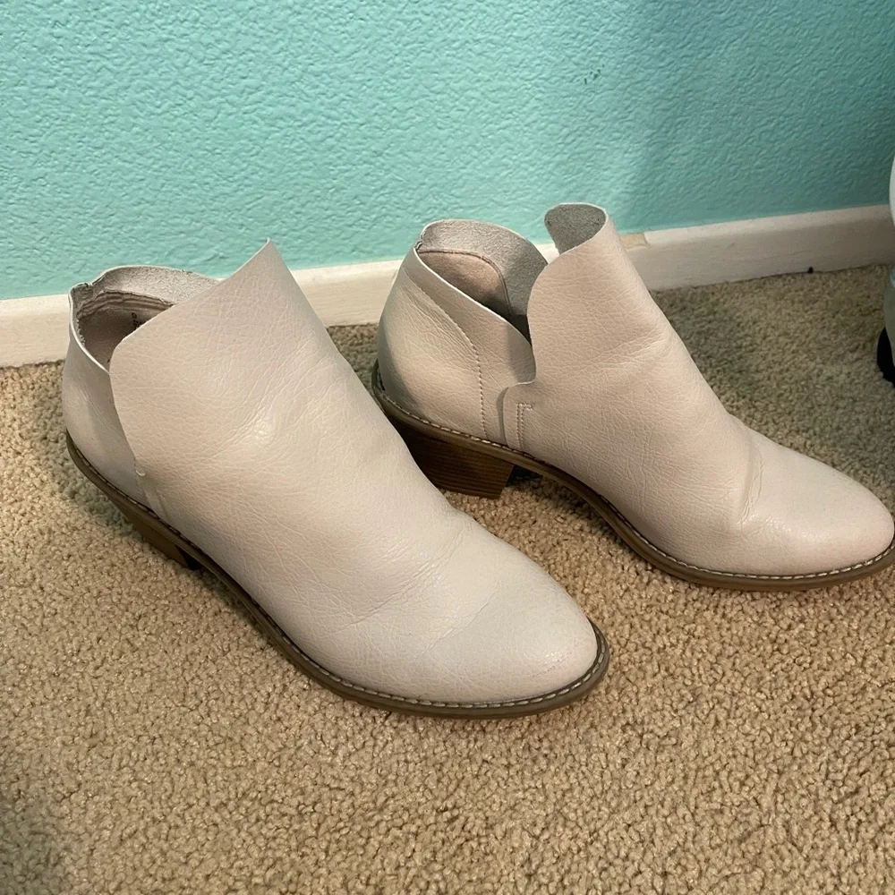 Universal Thread Boots - Picture 2 of 4
